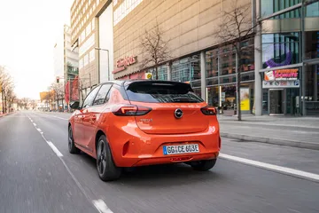 Opel Corsa E 2020 Naranja Prueba 08