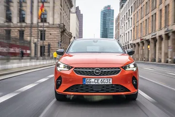 Opel Corsa E 2020 Naranja Prueba 25