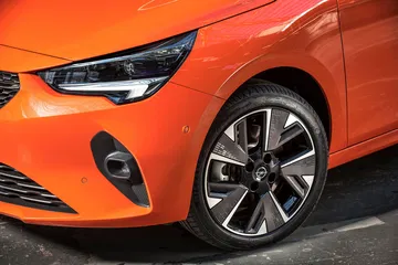 Opel Corsa E 2020 Naranja Prueba 41
