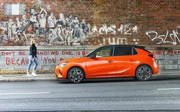 Opel Corsa E 2020 Naranja Prueba 55