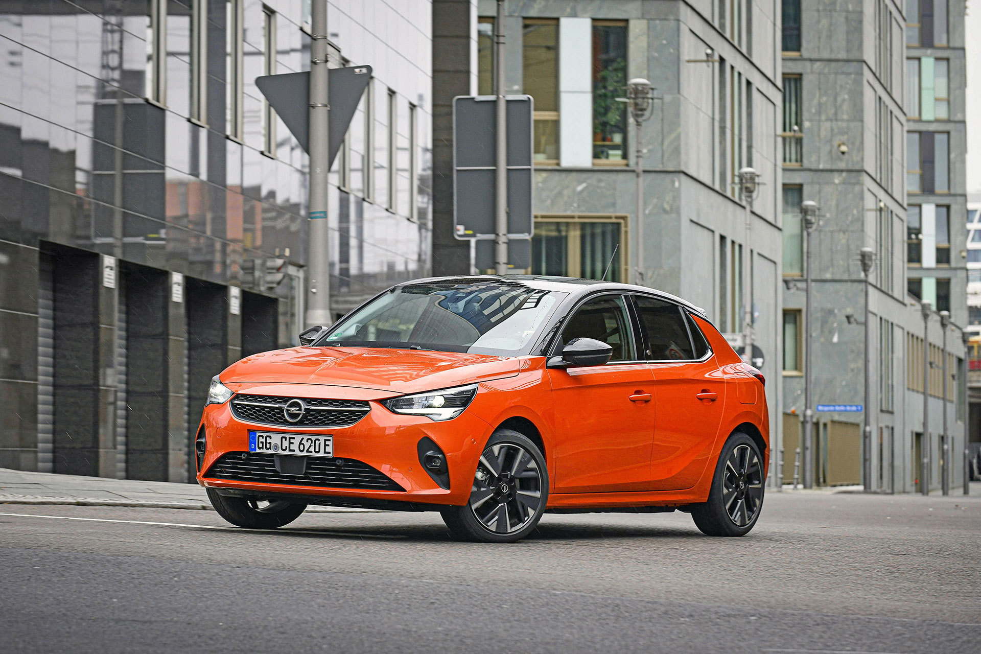 Opel Corsa E 2020 Naranja Prueba 70