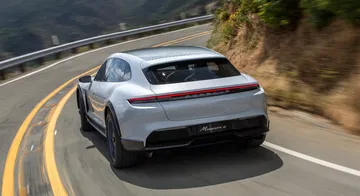 Porsche Mission E Cross Turismo 0320 008