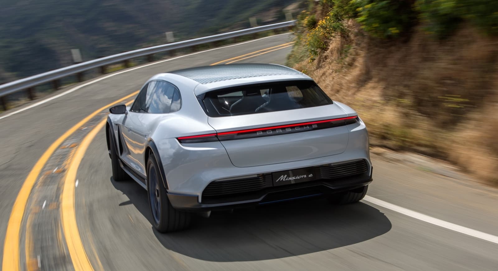 Porsche Mission E Cross Turismo 0320 008
