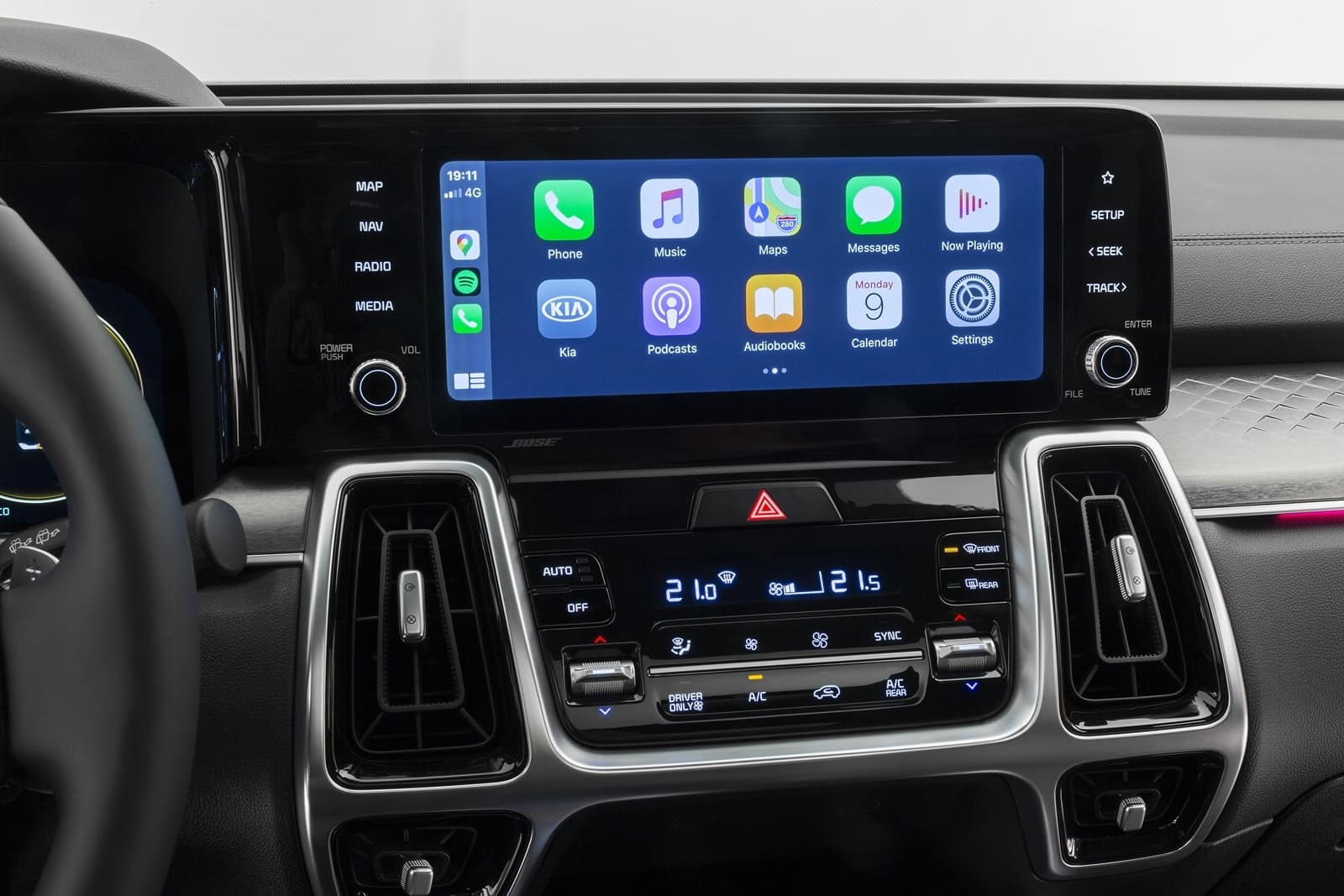 Vista del sistema de infotainment del Kia Sorento, integración con apps móviles.