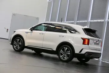 Vista lateral del Kia Sorento destacando su diseño aerodinámico