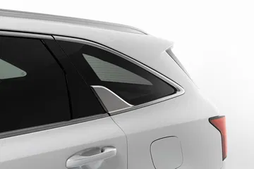 Línea de techo del Kia Sorento con barra de sujeción lateral.