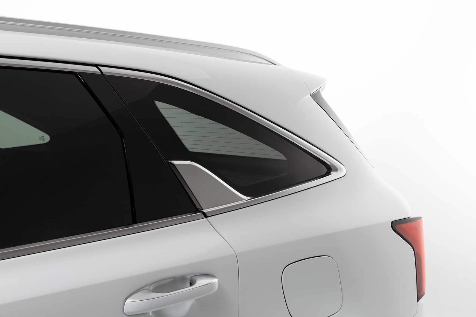 Línea de techo del Kia Sorento con barra de sujeción lateral.