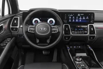 Vista del volante e instrumental del Kia Sorento, destacando su ergonomía y tecnología.
