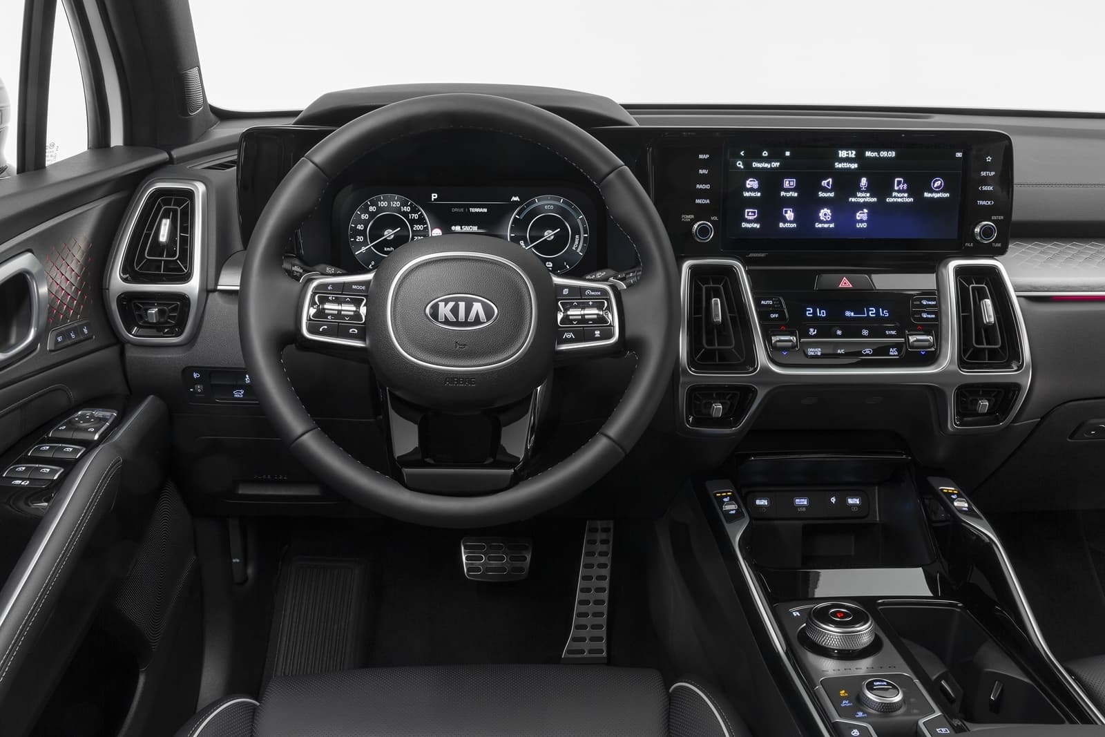 Vista del volante e instrumentación digital del Kia Sorento.