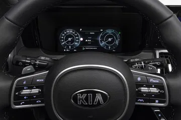 Visión del volante e instrumentación digital del Kia Sorento.