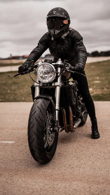 Triumph Bobber Toohard Dsc00587