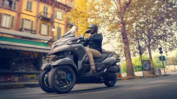 2020 Yamaha Mw300 Eu Icon Grey Action 005 03