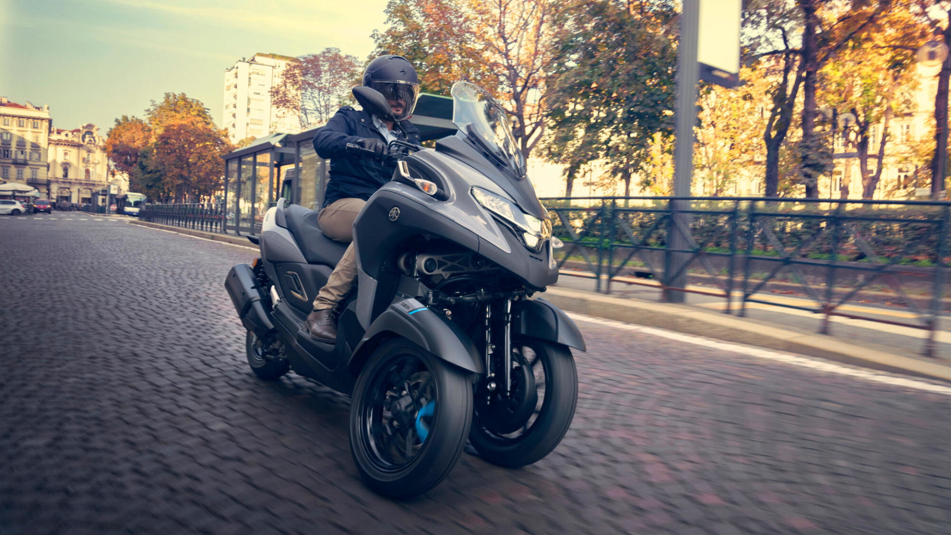 2020 Yamaha Mw300 Eu Icon Grey Action 006 03