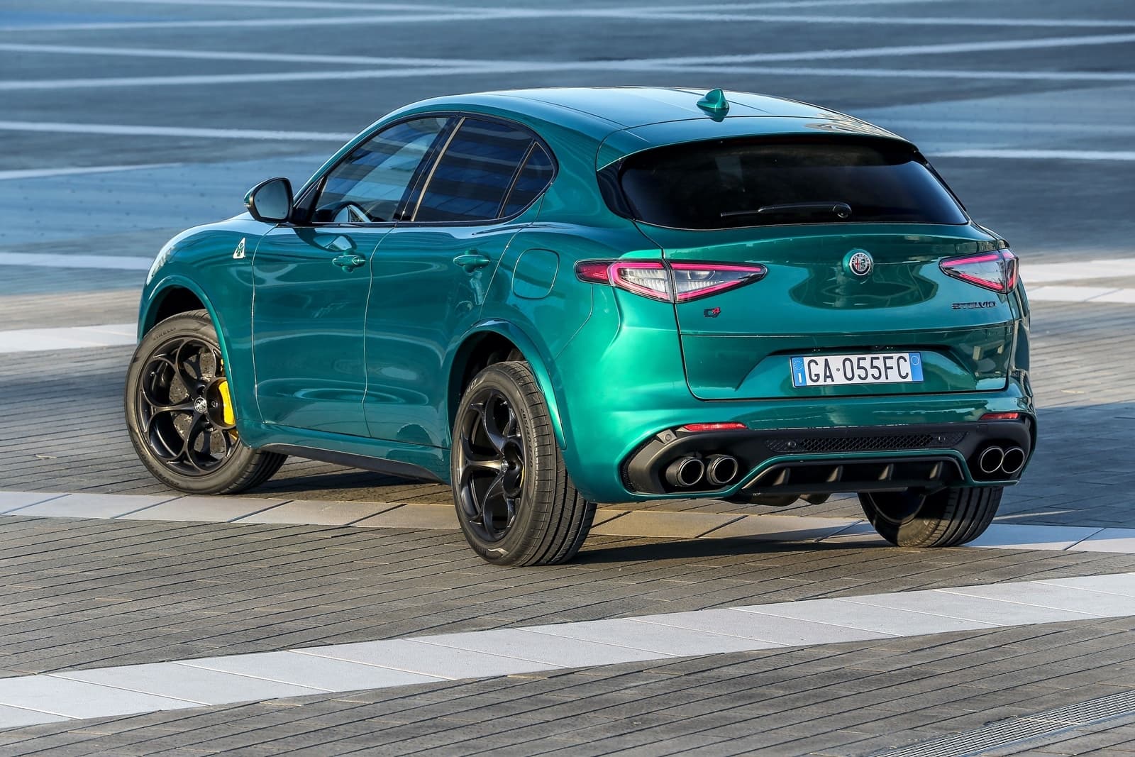 Alfa Romeo Giulia Stelvio Quadrifoglio 2020 0520 014