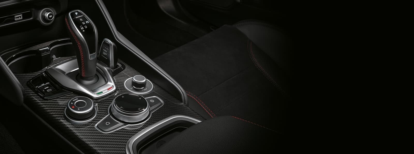 Alfa Romeo Giulia Stelvio Quadrifoglio 2020 0520 026