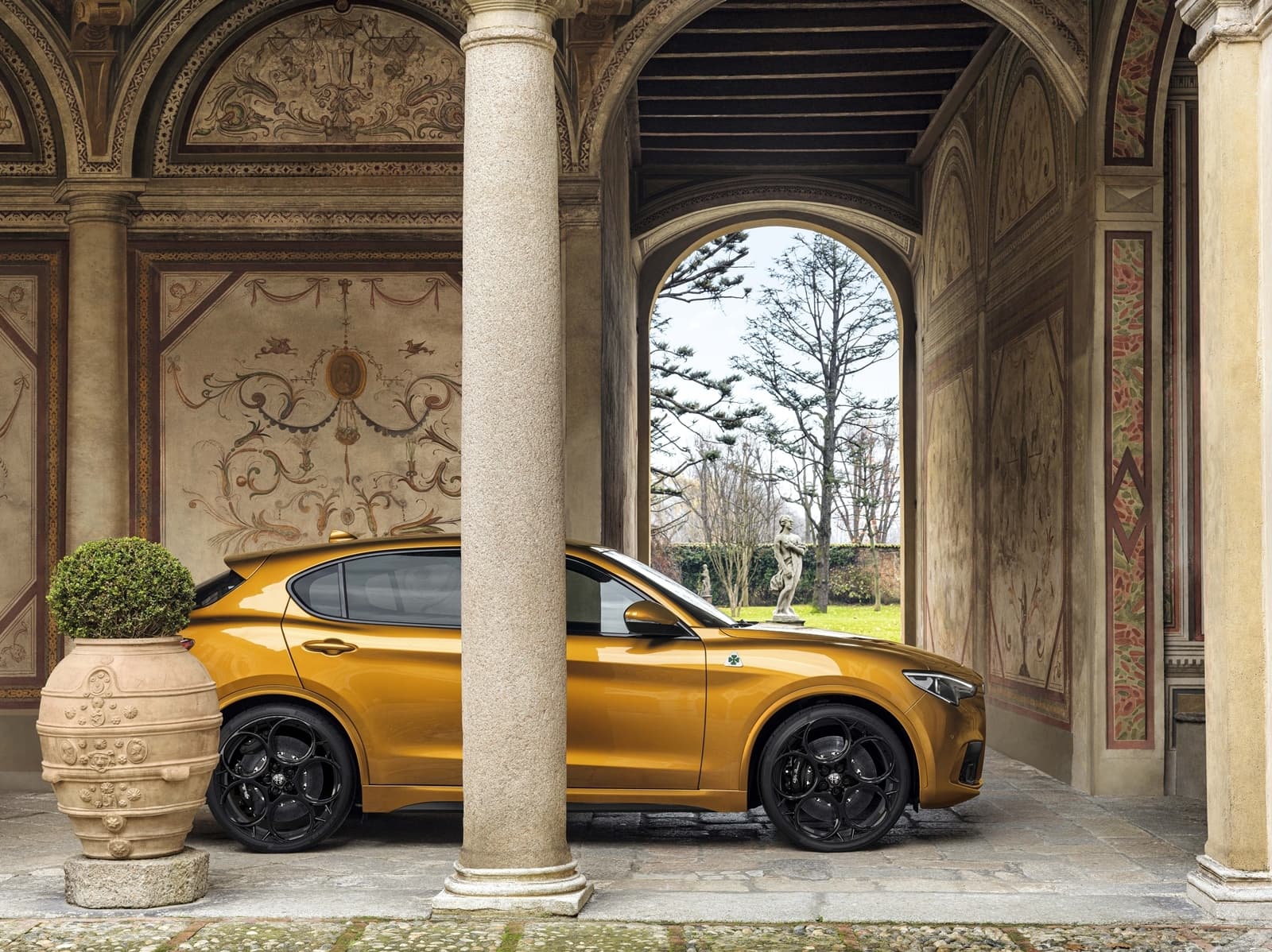 Alfa Romeo Giulia Stelvio Quadrifoglio 2020 0520 032