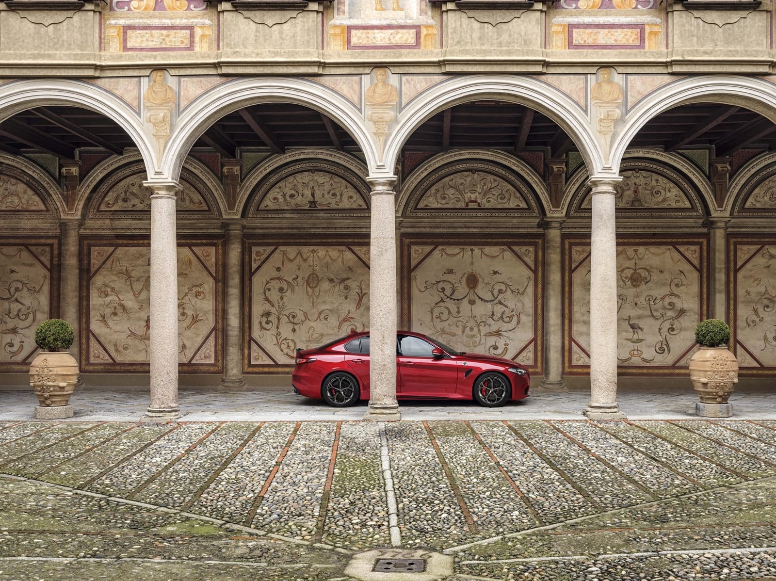 Alfa Romeo Giulia Stelvio Quadrifoglio 2020 0520 033