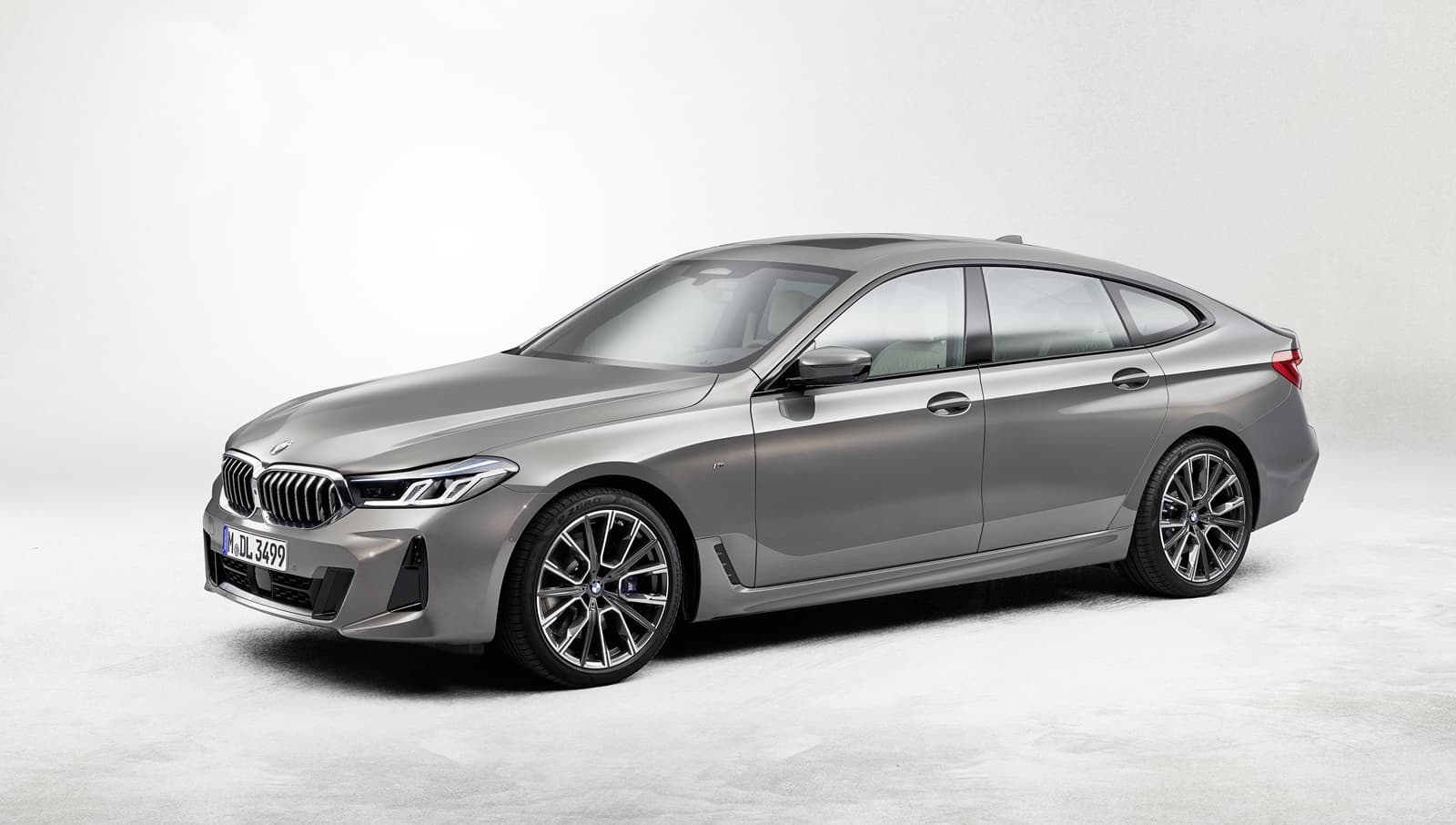 Vista lateral del BMW Serie 6 Gran Turismo, mostrando su perfil aerodinámico.