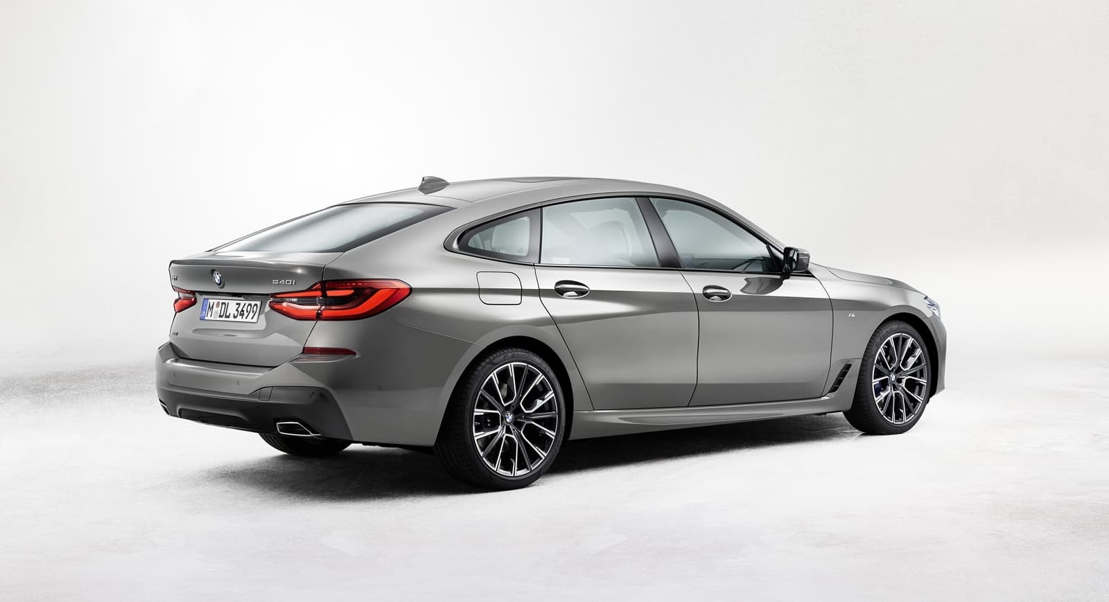 Perfil elegante de la Serie 6 GT, destacando su línea de techo estilo coupé.