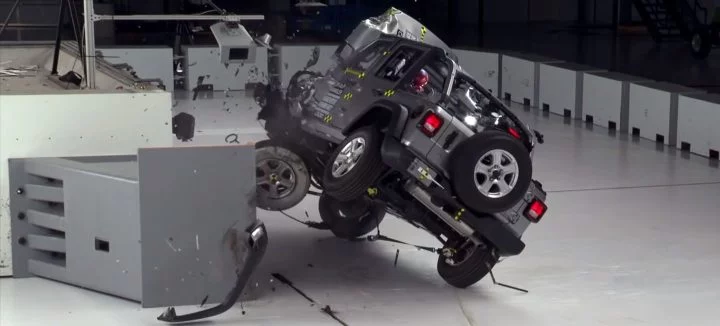 Crash Test Jeep Wrangler