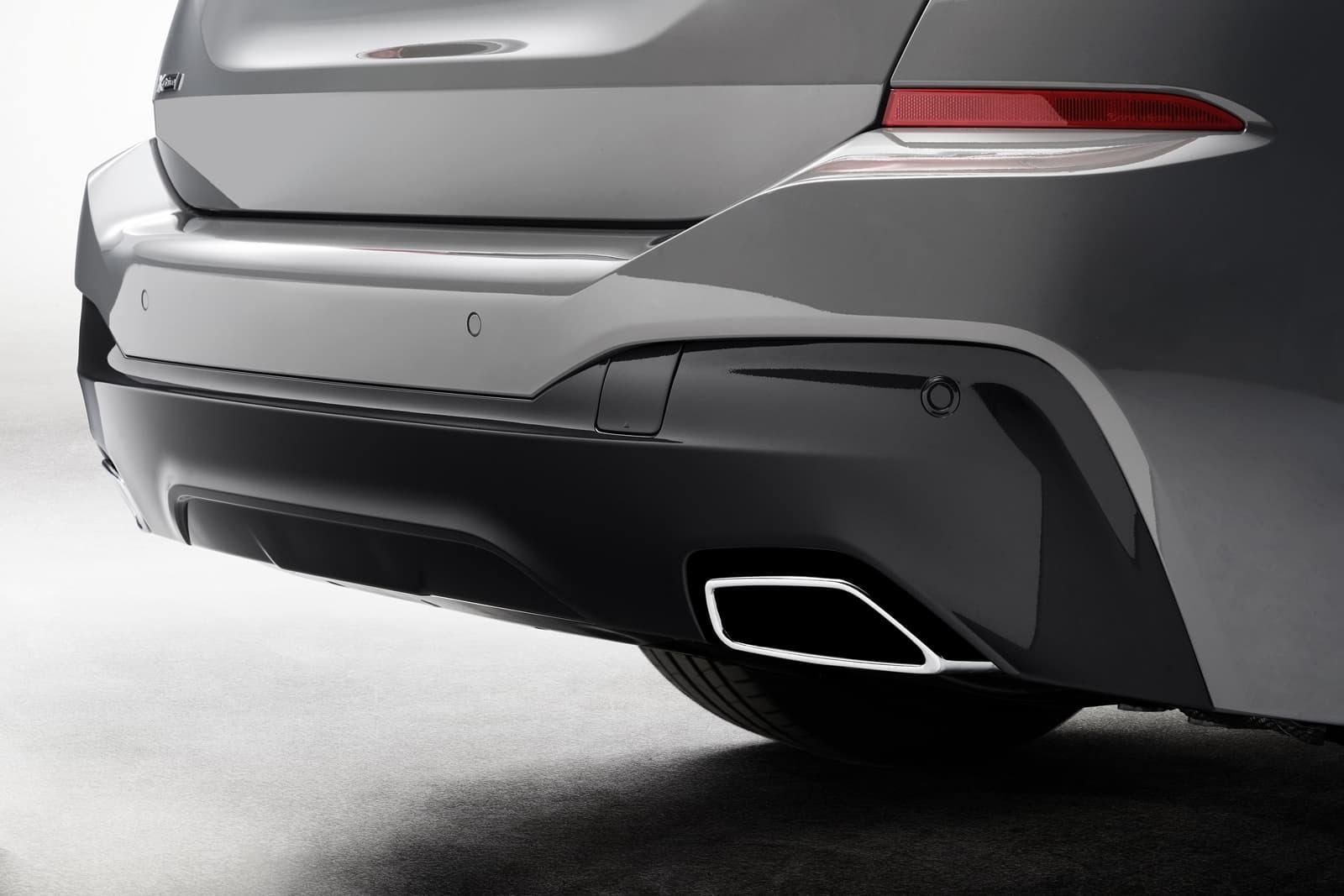 Vista parcial del diseño trasero y sistema de escape del BMW Serie 6 GT.