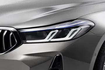 Vista detallada del faro LED del BMW Serie 6 Gran Turismo.