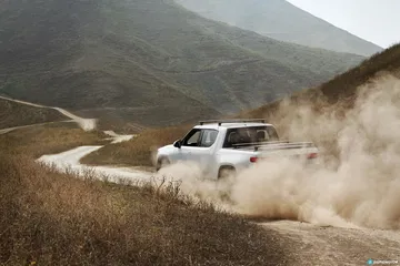 Rivian R1t Exterior 00008