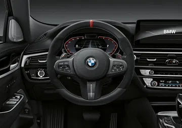 Volante multifunción con controles integrados y emblema BMW.