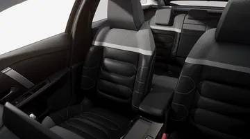 Vista detallada de los asientos de cuero del Citroën C4, acabado y texturas premium.