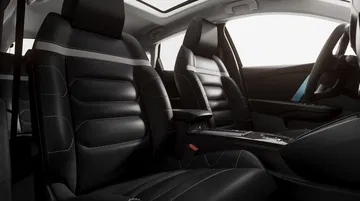 Vista de los asientos de cuero del Citroën C4, con detalle en la costura y acabados.