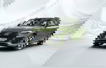 Vista frontal y lateral del Audi Q5, destacando su diseño dinámico y elegante.