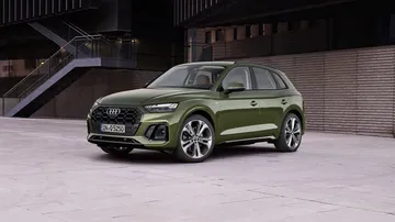 Vista lateral del Audi Q5 destacando su perfil y diseño de llantas.