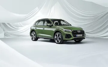 Vista lateral Audi Q5 que muestra su línea dinámica y diseño moderno.
