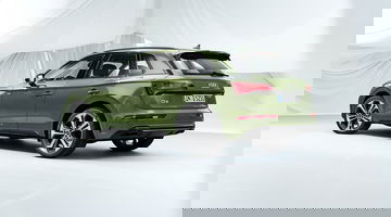 Vista trasera y lateral del Audi Q5 resalta su diseño y acabados.
