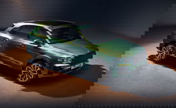 Vista lateral del Bentley Bentayga destacando su diseño elegante.