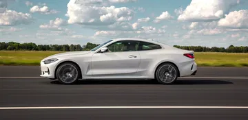 Vista lateral que muestra la elegancia y dinamismo del BMW Serie 4.