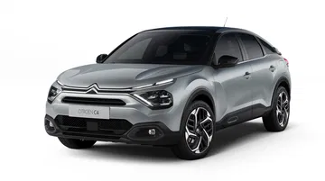 Vista angular delantera del Citroën C4, destacando su diseño moderno.