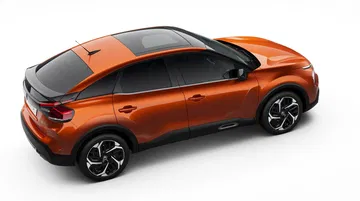 Vista lateral del Citroën C4 que muestra su línea dinámica y moderna.