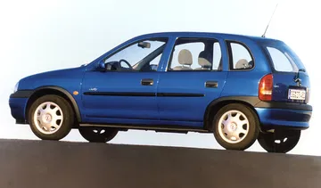 Coches Mileuristas Opel Corsa B 1997 2000 Trasera