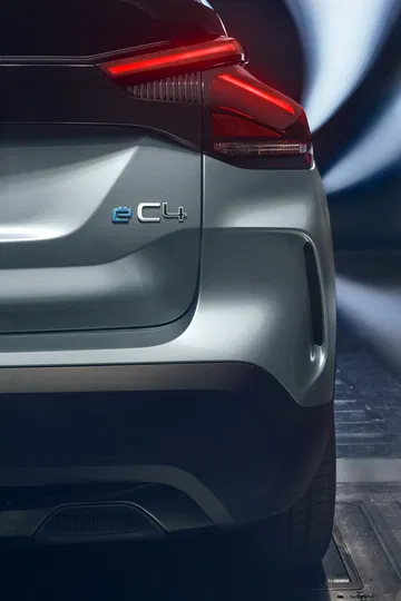 Vista del detalle estético del Citroën C4, enfatizando diseño innovador.