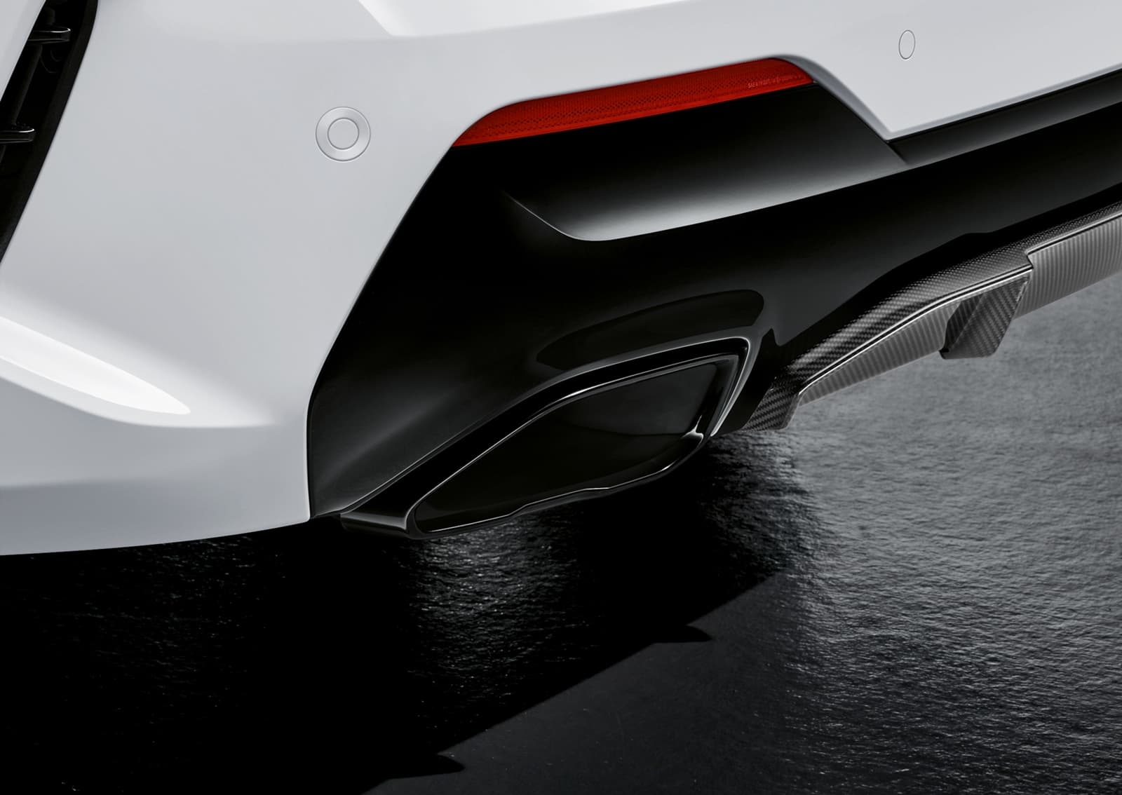 Imagen del sistema de escape del BMW Serie 4, mostrando una salida dual