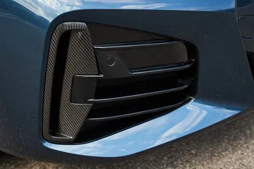Vista cercana de la distintiva riñonera BMW Serie 4.