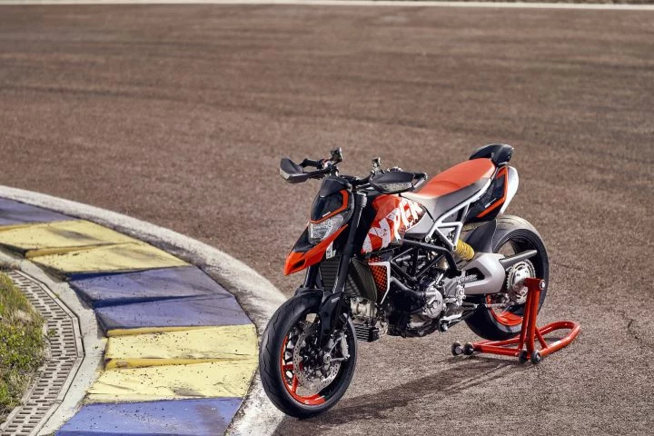 Ducati Hypermotard 950 Rve Ambience 02 Uc169747 High