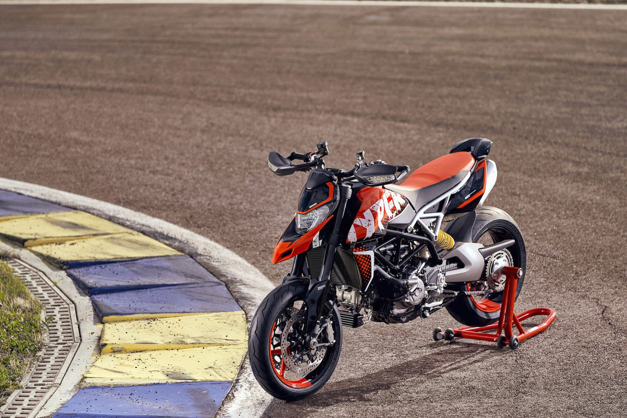 Ducati Hypermotard 950 Rve Ambience 02 Uc169747 High