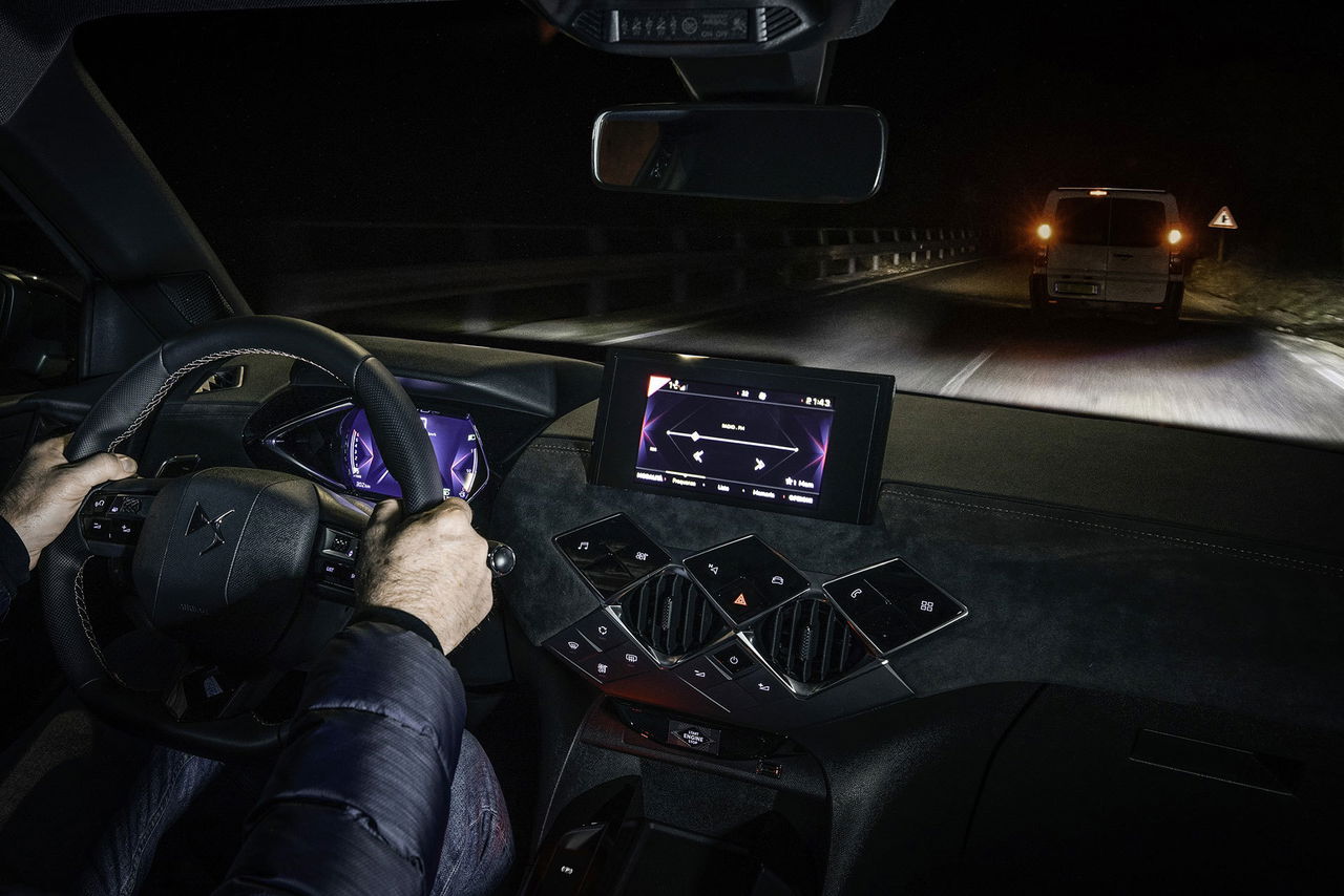 Faros Conduccion Noche Carretera Ds3 1