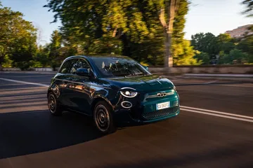 Fiat 500e Hatchback 0620 011