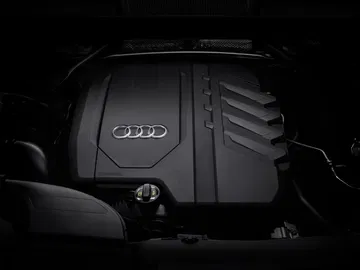 Vista del motor del Audi Q5 con iluminación destacando el diseño