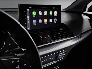 Pantalla multimedia del Audi Q5 con interfaz de usuario moderna.