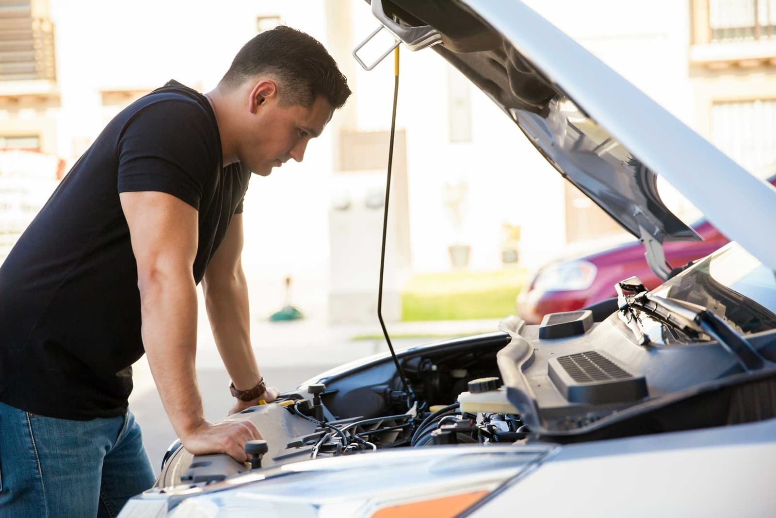 Cómo cambiar el filtro de aire de tu coche y ahorrar dinero en una de las  tareas de mantenimiento más sencillas que hay
