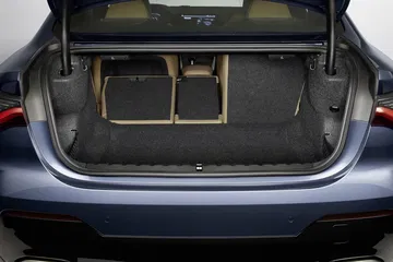 Capacidad y acabados del maletero del BMW Serie 4, funcional y espacioso.